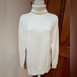 ONE-A Turtleneck Sweater in Cream, Size Medium